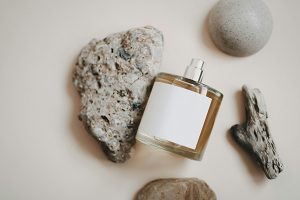 How to Keep Your Hair Healthy and Shiny Year-Round – [Duplicated]